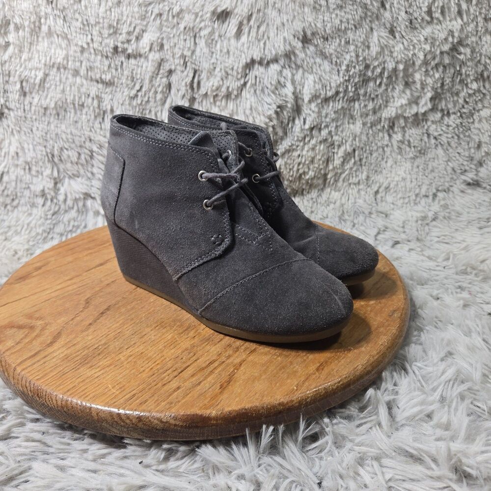 Toms Desert Wedge Lace Up Ankle Bootie Dark Grey Charcoal Suede Womens Size 6.5